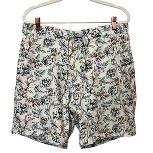 Robert Graham Classic Fit Floral White Board Shorts. Size 34